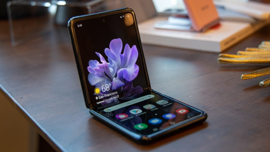 Samsung Galaxy Z Flip 5G appeared from multiple angles in ...