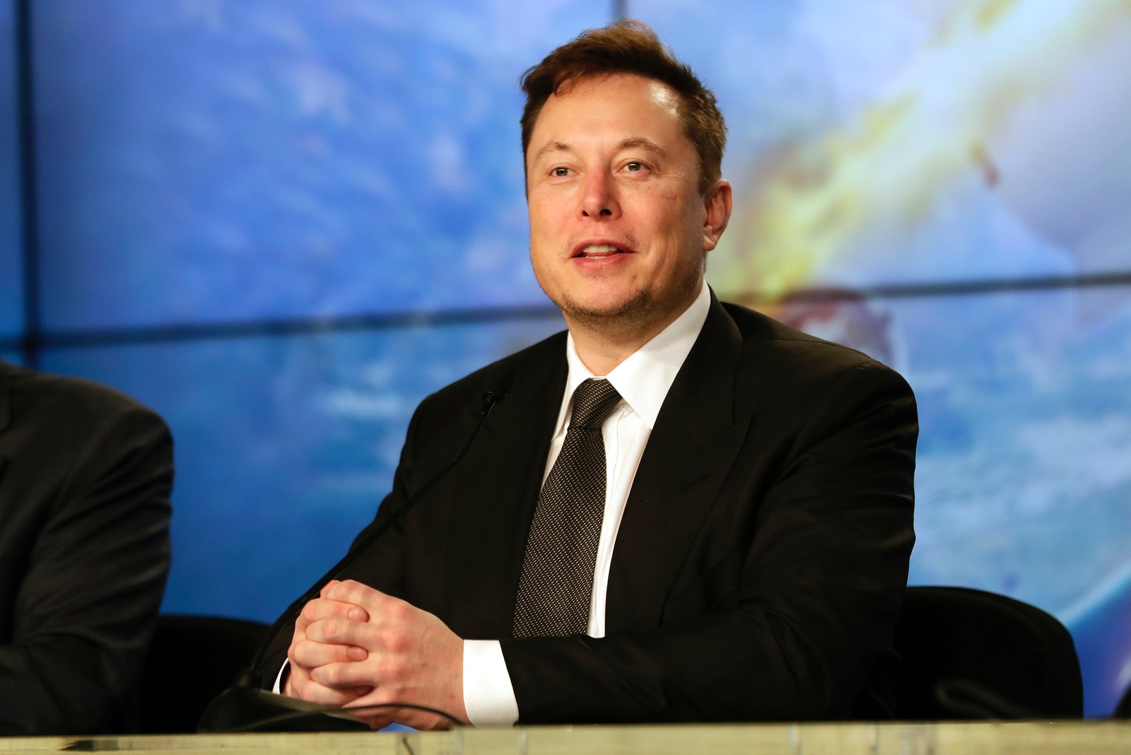 Now Elon Musk is the third richest man in the world - NNS